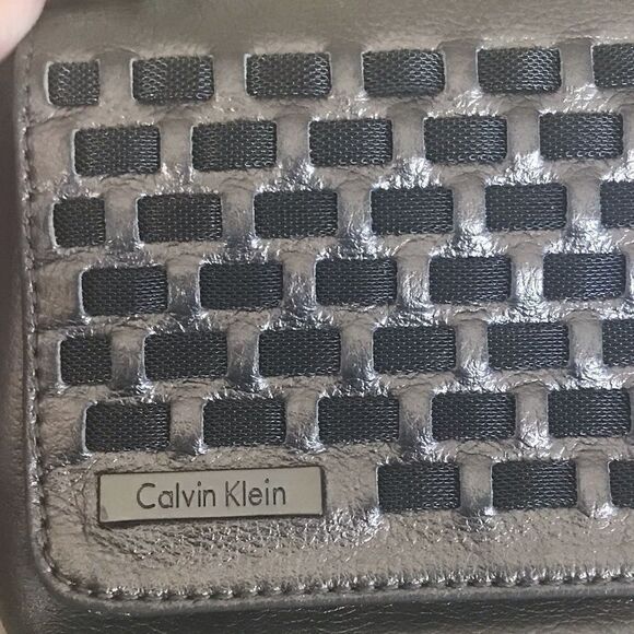 Calvin Klein Leather Cross Body Bag - Picture 2 of 4